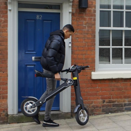 Der offizielle exklusive Cruzaa E-Scooter Carbon Black