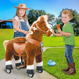 PonyCycle Spielzeugzubehör Futter- und Pflegeset – Pink und Blau, 5-teiliges Sortiment, Fellpflegebürste, Haustierbürste, Karotte, Aufkleber, Namensschild