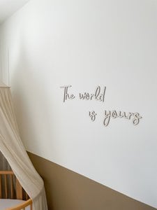 Holztext „Die Welt gehört dir“