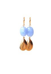 Oorbellen met blauwe steen en hanger mossel schelp
