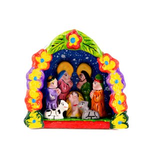 Kerststal in bloemenboog, middel