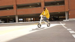 Der offizielle exklusive Cruzaa E-Scooter Racing White