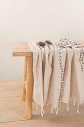 Hammam towel in sand color, made of waffle material, measuring 100x200cm.