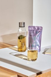 Cold brew herbal tea with organic blackcurrant flavor. Packaged in a resealable pouch.