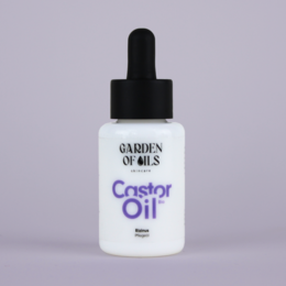 Organic castor oil in a 30ml bottle. Suitable for skin care, hair, and nail care. Helps moisturize and nourish the skin.