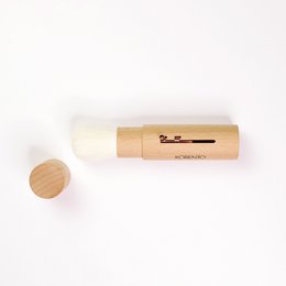 Extendable kabuki makeup brush with wooden handle and bristles. Suitable for applying powder, blush, or bronzer. Compact and portable design.