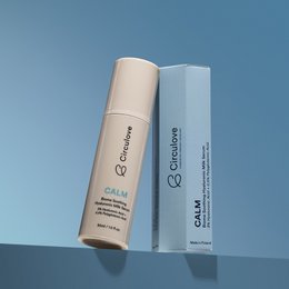 Soothing microbiotic milky serum with hyaluronic acid and polyglutamic acid for hydrated, calm skin.