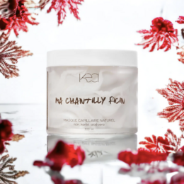 A rich, creamy hair mask made with chantilly and castor oil to nourish and hydrate hair.