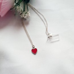 Klassisk rødt hjerte halskæde, spillekort inspireret Queen of Hearts