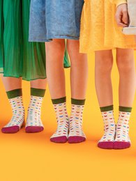 Colorful children's socks with heart pattern, available in sizes 2/3Y, 4/6Y, and 7/9Y.