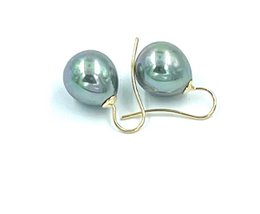 Pearl earrings classic