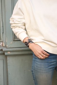 Iridescent cuff - khaki