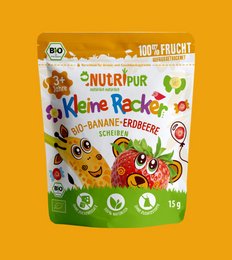 Freeze-dried organic strawberries and bananas, 15g pack, part of a dried fruit mix.