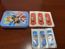 PAW PATROL METALOWE PUDEŁKO 24 Opatrunki