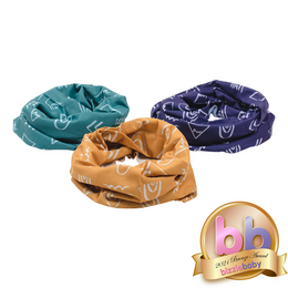 Soft, eco-friendly kids' scarf in a variety of colorful bear print designs. Made from sustainable materials.