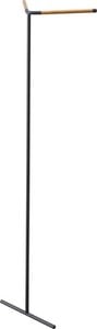 Yamazaki Tower Corner Coat Rack lehnt sich