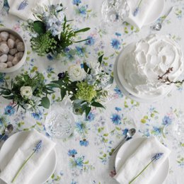 Witte bloemen linnen tafelkleed