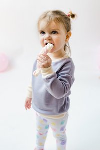 Duurzame babytrui met kleurblokken | Paars met Ecru arm | 100% GOTS-gecertificeerd biologisch katoen