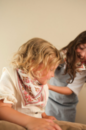  Café brown children's scarf, floral print pattern, lightweight cotton fabric, 50cm length, soft casual style.