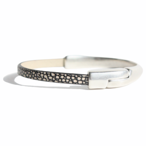 AMACAYACÚ (bedrukte) lederen armband met magnetische sluiting