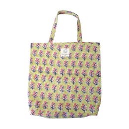 "Floral printed cotton tote bag N°121 - A stylish and versatile shopping bag featuring a vibrant floral print in shades of blue, green, and pink. The cotton material is durable and easy to clean."

The image shows a floral printed cotton tote bag. The bag has a vibrant floral pattern in shades of blue, green, and pink. The pattern features various flowers and leaves, creating a visually appealing and stylish design. The bag appears to be made of a durable cotton material, making it suitable for everyday use as a shopping bag.