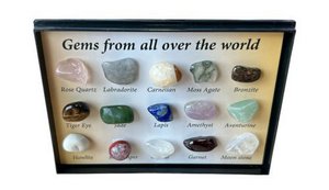Doosje met diverse natuursteentjes van over de hele wereld