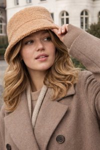 Lundholm Fischerhut Teddy Camel – Hut Damen Braun – Winterhut Damen Einheitsgröße – Warmer Hut aus Teddystoff – skandinavisches Design