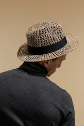 Cappello Fedora in paglia all'uncinetto