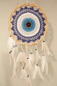 Weiß-blauer klassischer Traumfänger 25 cm.