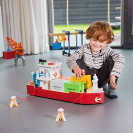Container boat with 4 containers