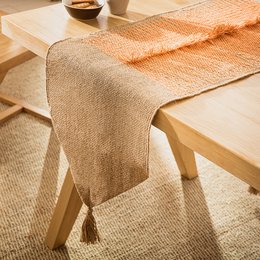 Honey brown table runner, 40x160cm, made of natural fibers, with a textured woven pattern and fringe details.