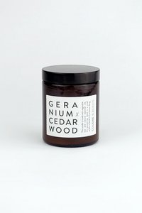 geranium x cedarwood / ESSENTIALS Duftkerze