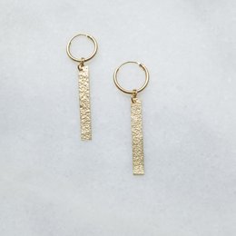Barre hoop earrings in sterling silver and 24k gold plated, featuring a long, textured bar pendant.