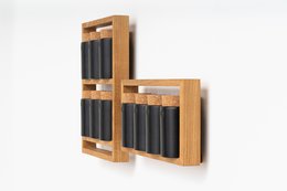 Wooden spice rack with 4 black containers, dimensions 150x310x55 mm or 320x245x55 mm.