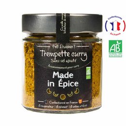 Curry dip in a bottle made with organic ingredients, including a blend of spices and herbs for a flavorful seasoning.