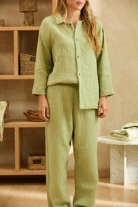 Erdgrüner Musselin-Pyjama