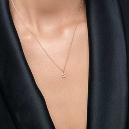 Collana lettera "S", oro giallo 14K con diamanti