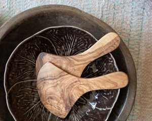 Olive wood scoop salad server 19cm