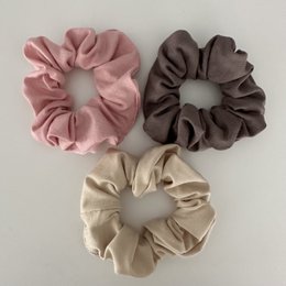 Cream-colored bamboo scrunchie with a soft, textured fabric.