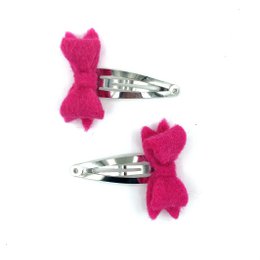  Two fuchsia-colored, hand-crocheted felt wool bow hair clips for kids. The clips feature a bow shape and are designed for use in children's hairstyles.