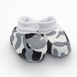 Grey camouflage slippers for kids, soft and comfortable material.
