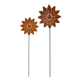 Metal decorative flowers on garden stakes. The flowers have a rustic, natural appearance with a brown color. The stakes are long and thin, suitable for placing in a garden or outdoor space.