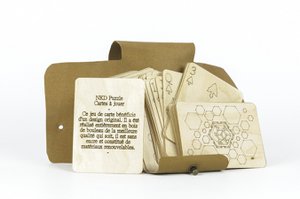 CARD GAME in birch wood in its leather case.