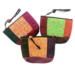 Hmong Etui mit Holzperle