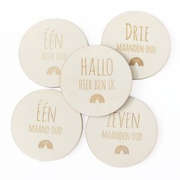 Set of 15 wooden milestone discs for baby, featuring text and rainbow designs. Suitable for tracking baby's development and milestones.