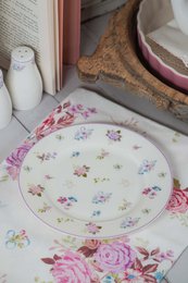  Porcelain dessert plate with a floral pattern in shades of pink, purple, and white. The plate measures 19 cm in diameter.