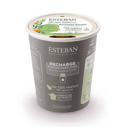  Refill for Esteban orange and green tea scented candle, 180g. Vegetable-based wax candle with natural essential oils for a long-lasting, clean-burning fragrance.