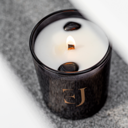 Luxurious black scented candle with peach and oolong tea fragrance, featuring an obsidian crystal design.