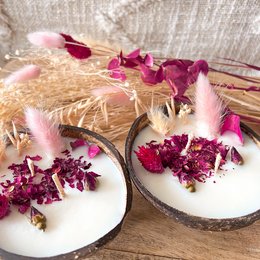 Small coconut candle with dried cherry blossom flowers, scented with a floral aroma.