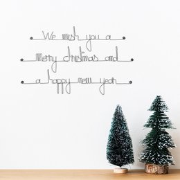 Metall-Weihnachtsdekoration – Wandzitat „Merry Christmas“.